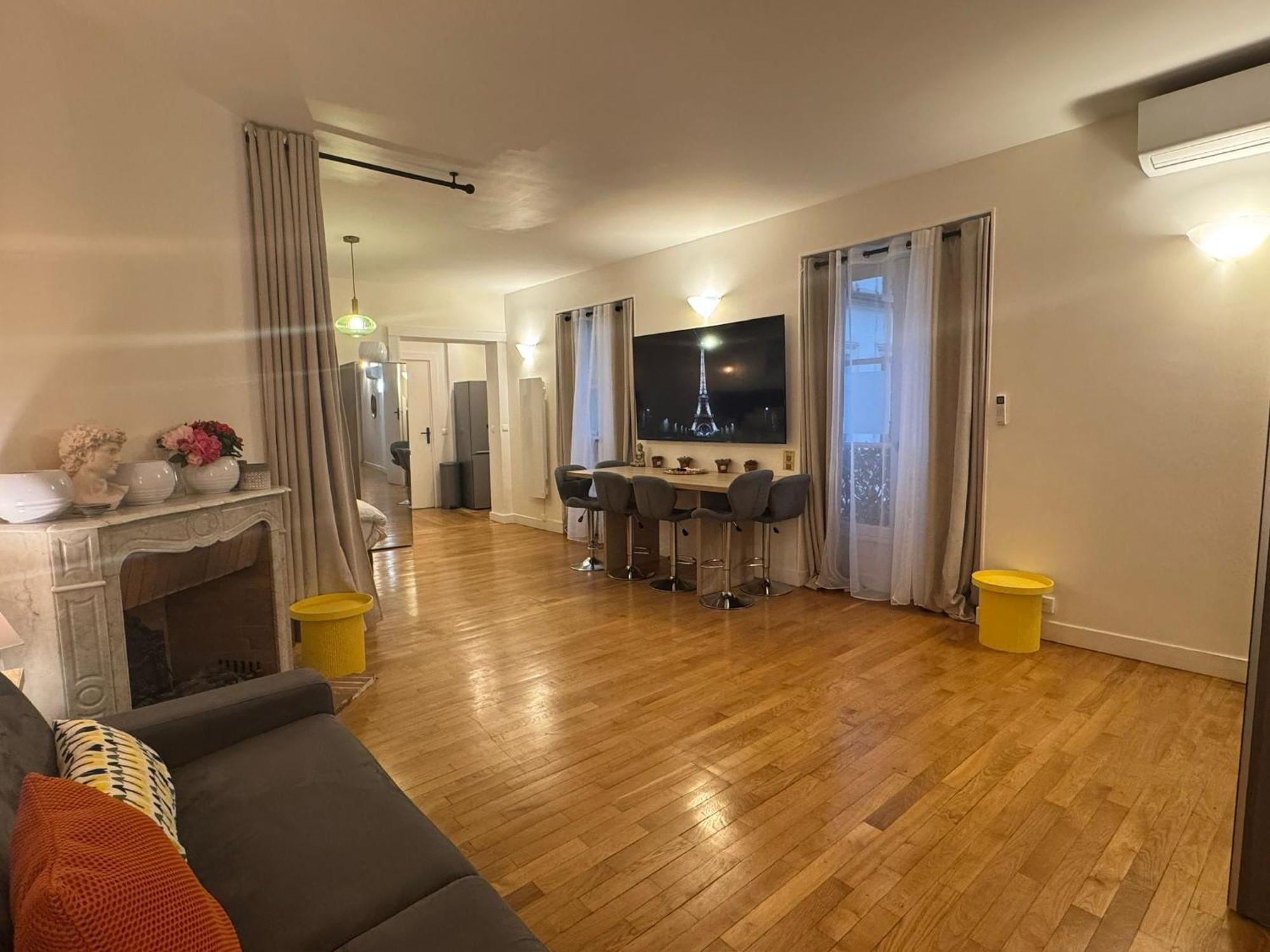 Appartement Marais, Sainte-croix Bretonnerie - 6 Places Paris